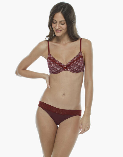 Tanga bordeaux in cotone elasticizzato con cuciture ultrapiatte nella sgambatura e balza in pizzo in vita, , LOVABLE